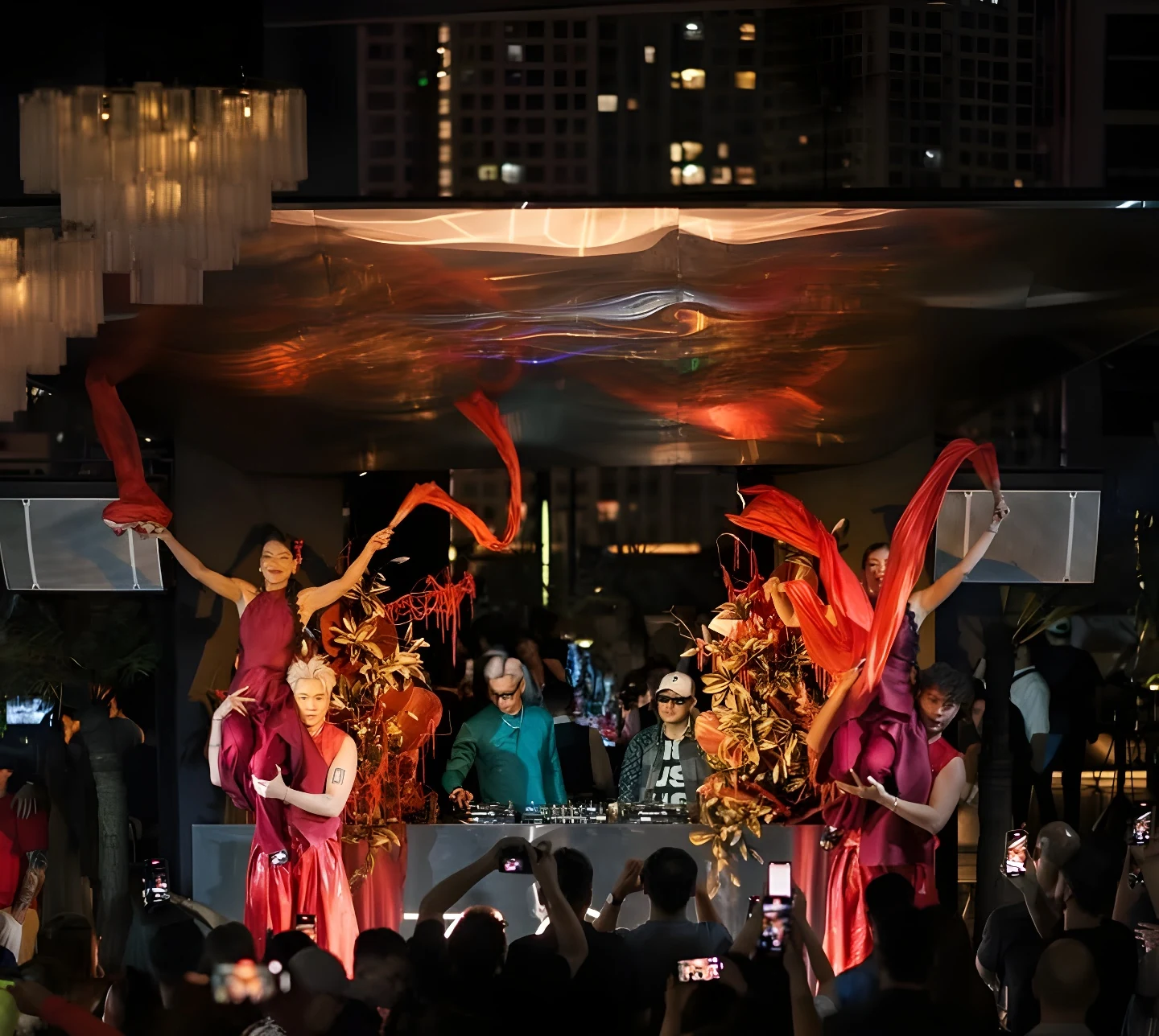 Không khí biểu diễn tại Zion Sky Bar